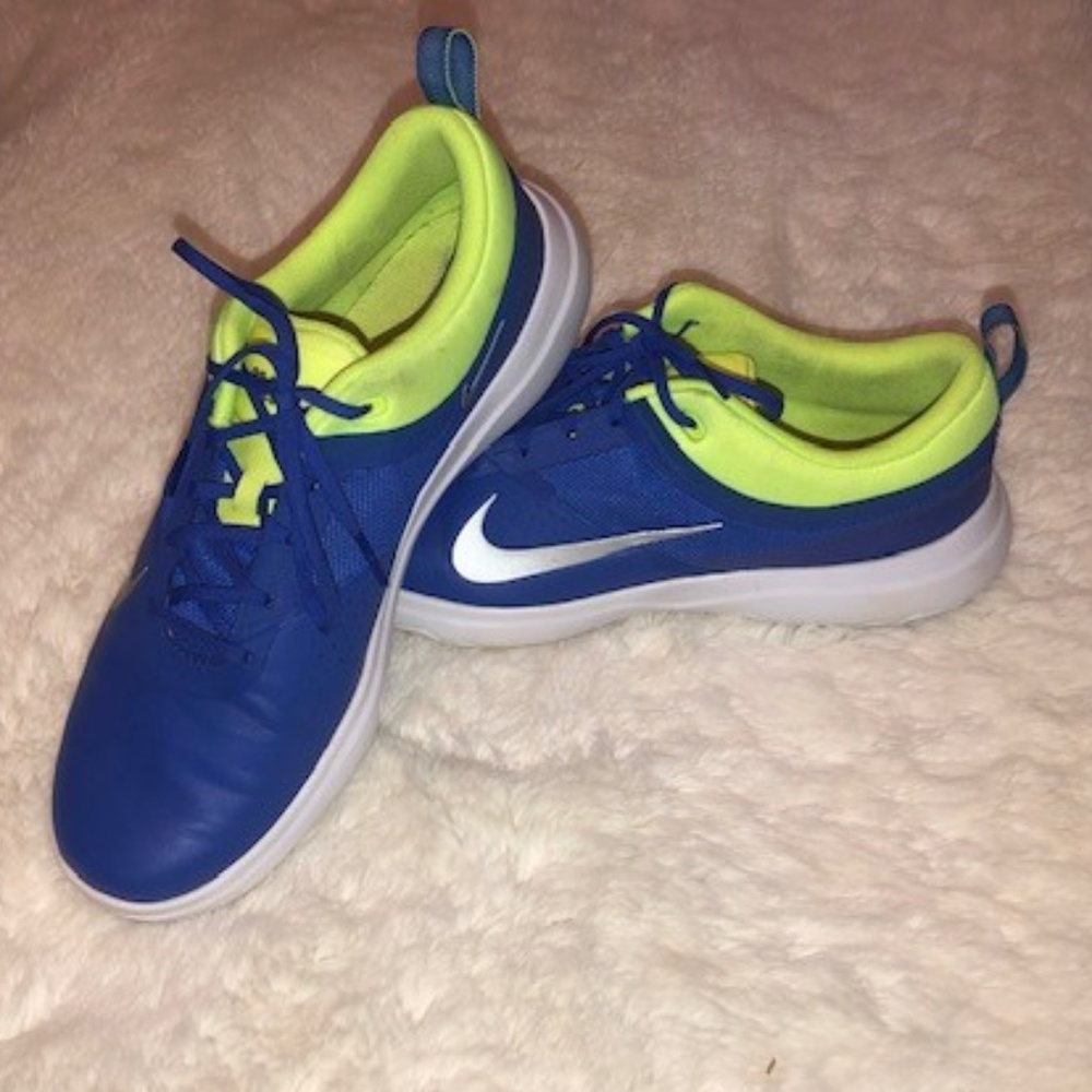 Nike Ladies Akamai Spikeless Golf Shoes